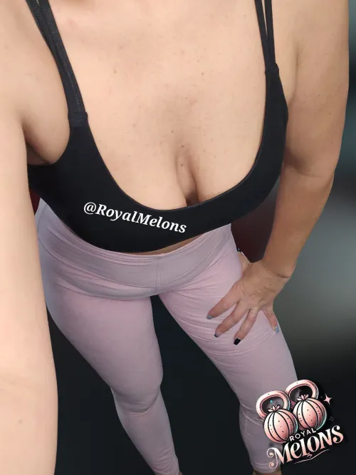 RoyalMelons’ Rack Rules: These Titties Reign Supreme