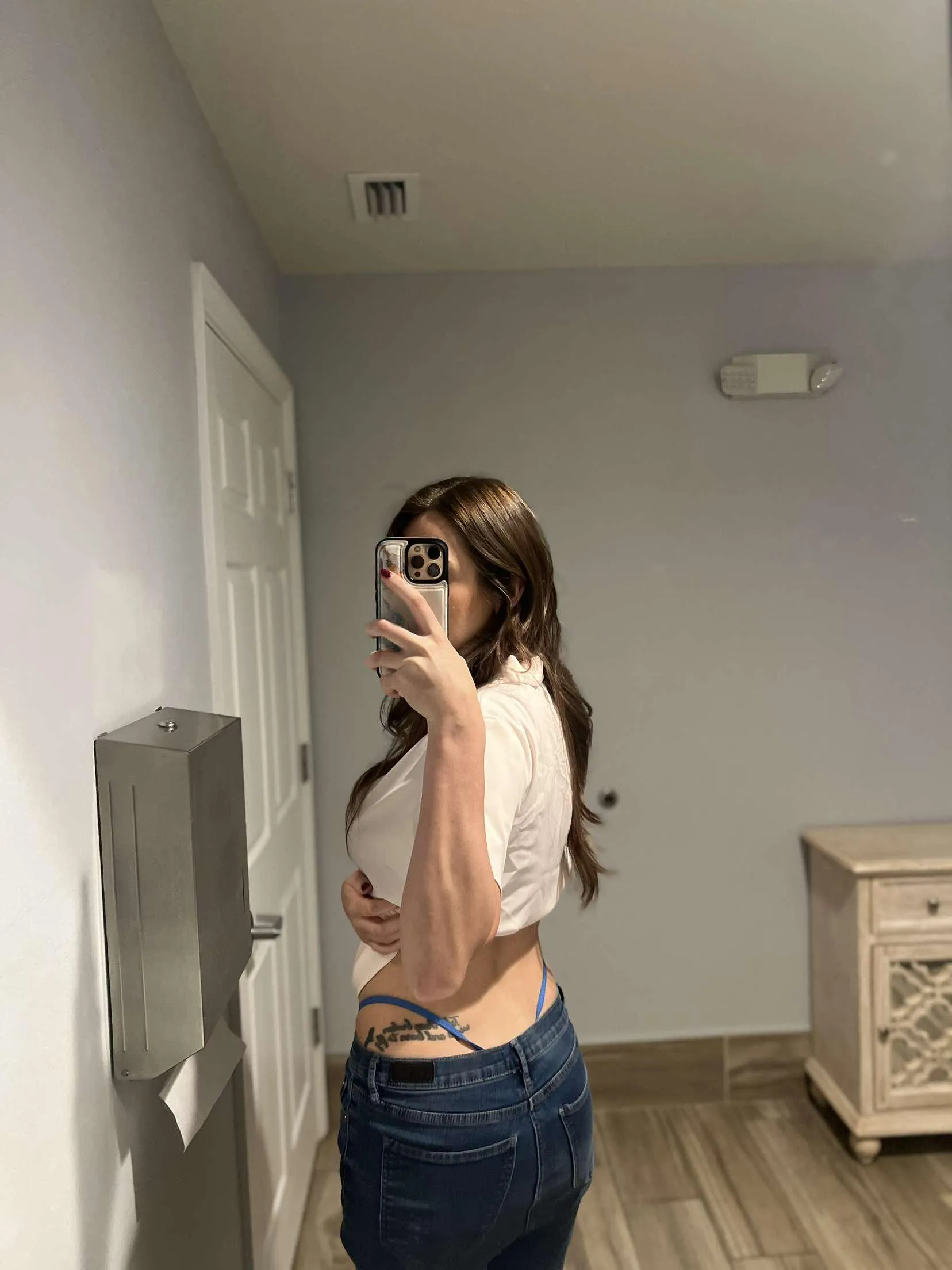 Straps are made to be HIGH on the HIPS