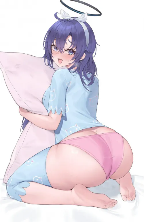 Yuuka's big booty in bed