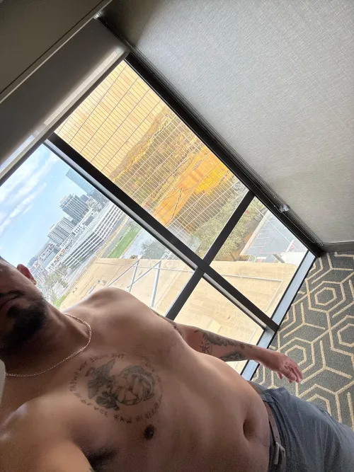 35 [M4F] Hosting at the Hilton