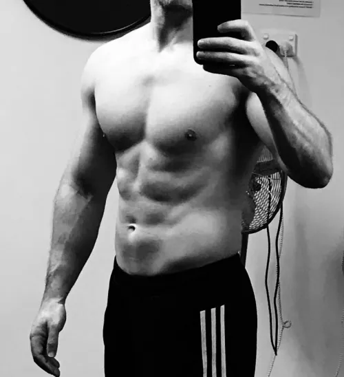 38m4f in Byron Bay for a few nights. HMU for some fun & games