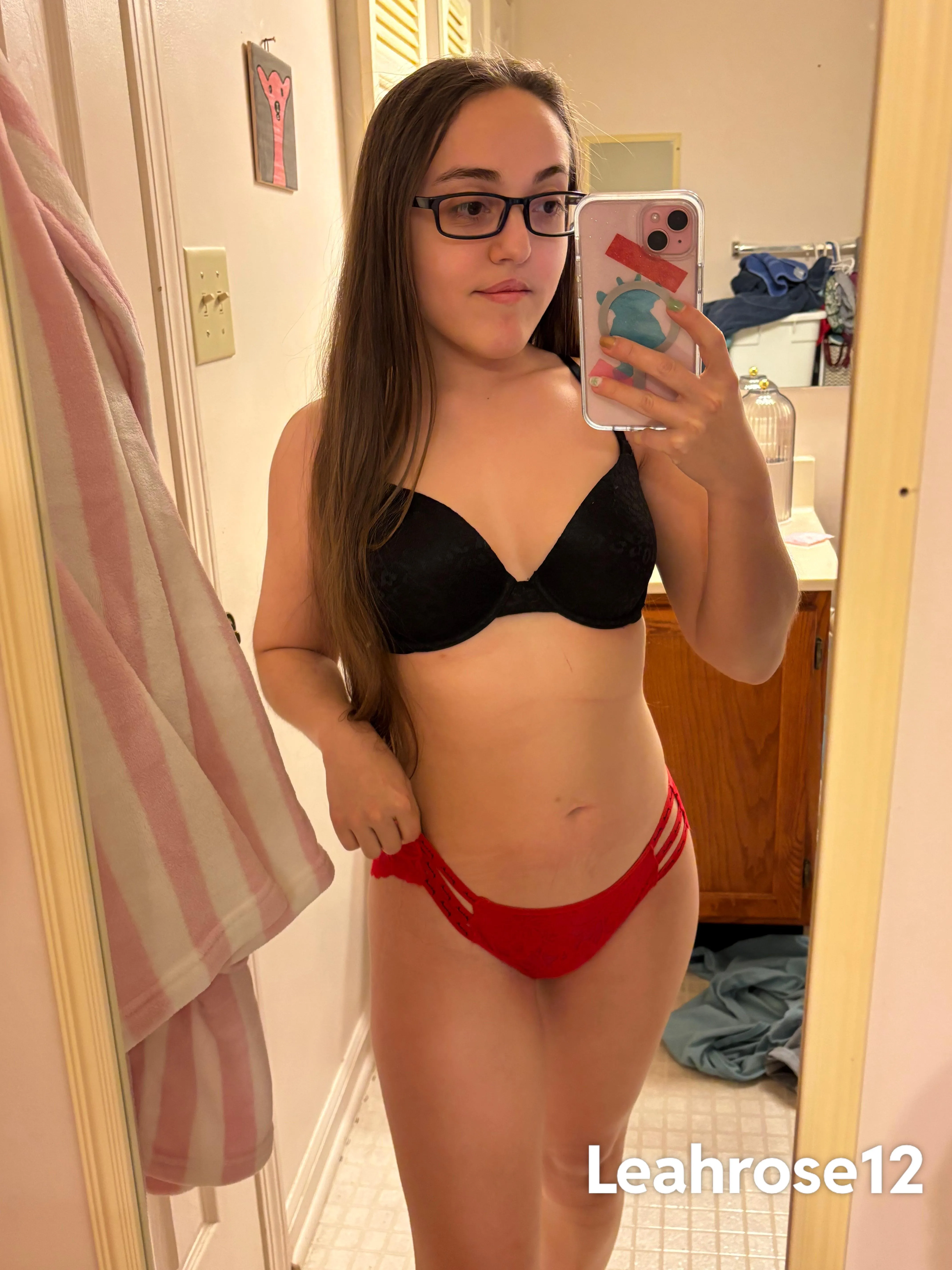 4’8 petite am I your type? ❤️‍🔥