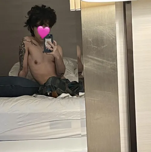 climb in bed w me 💞💞💞