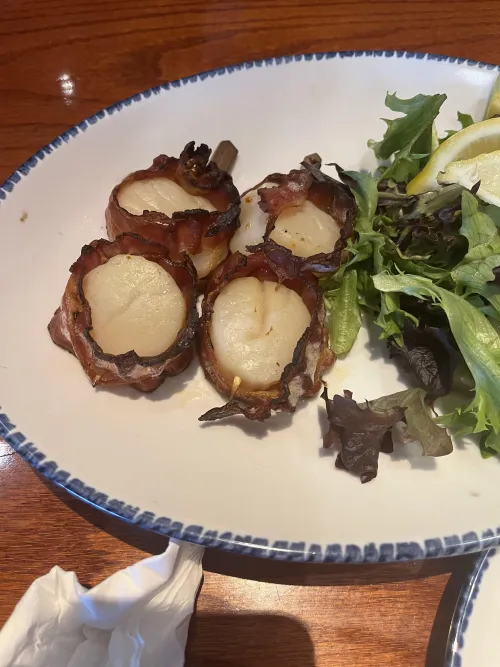 I feel like these should be a little snack! Scallops wrapped in bacon, mmmm. What are some of ur favorite little snacks? I like pigs in a blanket, Mac and cheese, and charcuterie boards! Mmmm