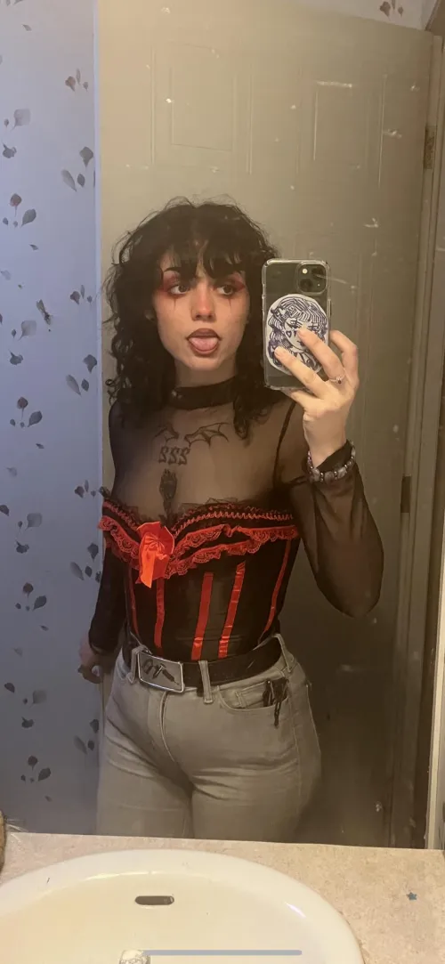 I might look like a doll, but I promise I don’t just sit pretty… 😘 come play with me and find out for yourself