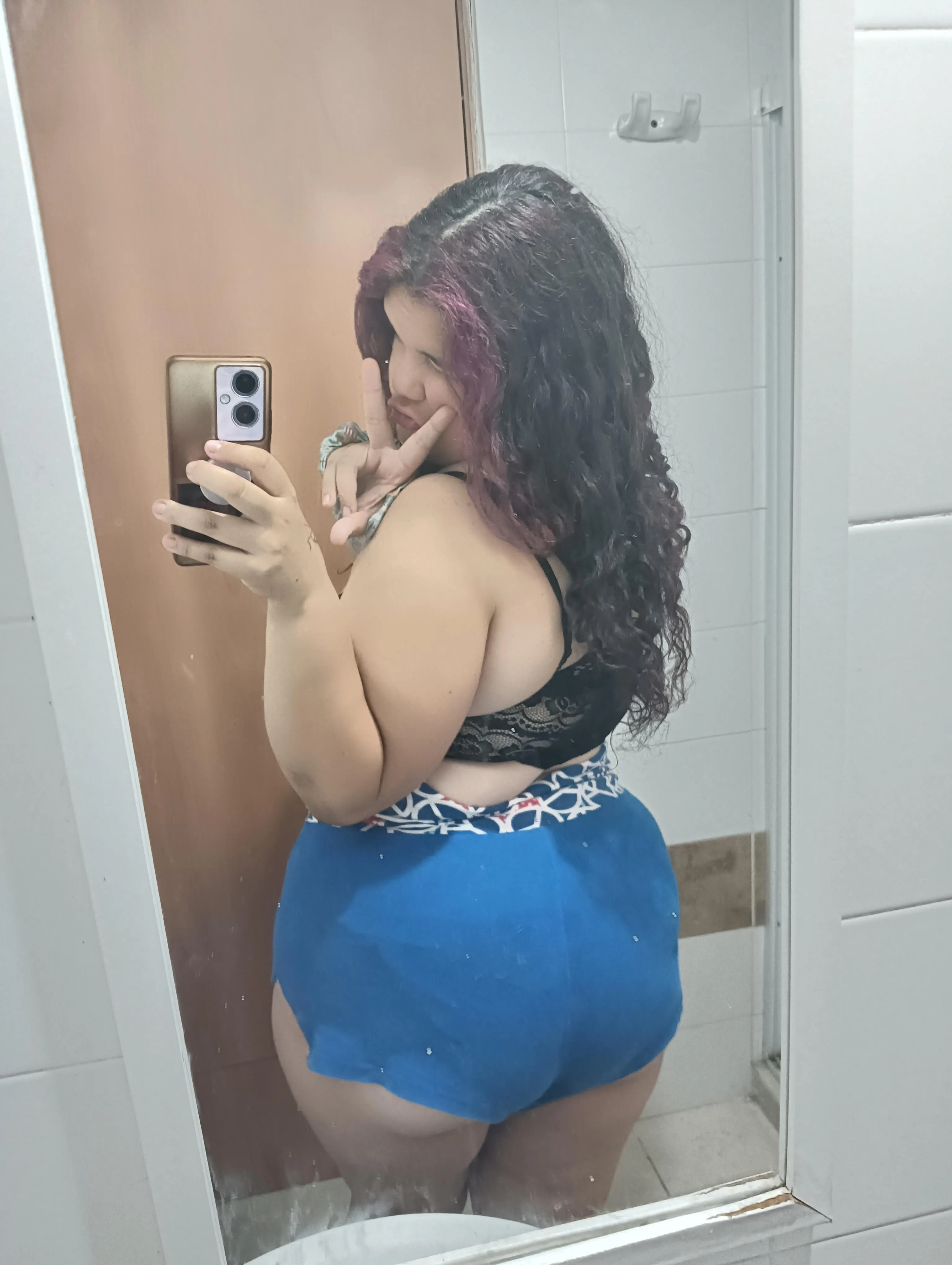 I wanna sext so much rn 🤤