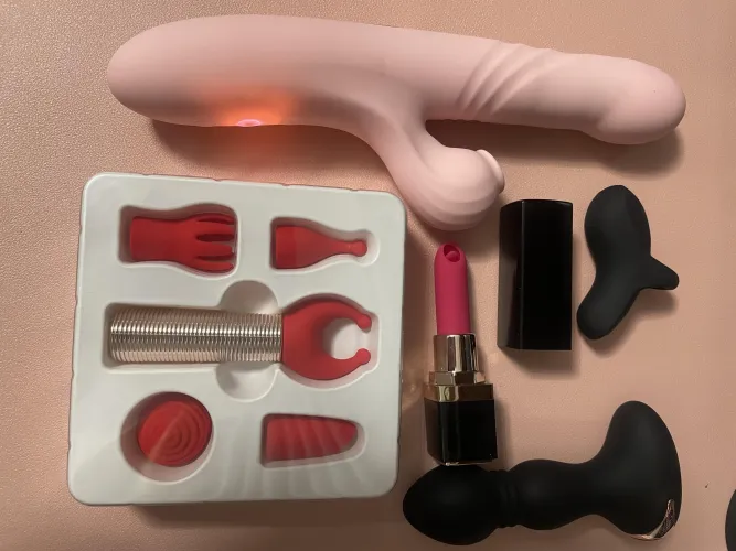 My favorite lipstick vibrator and other new toys