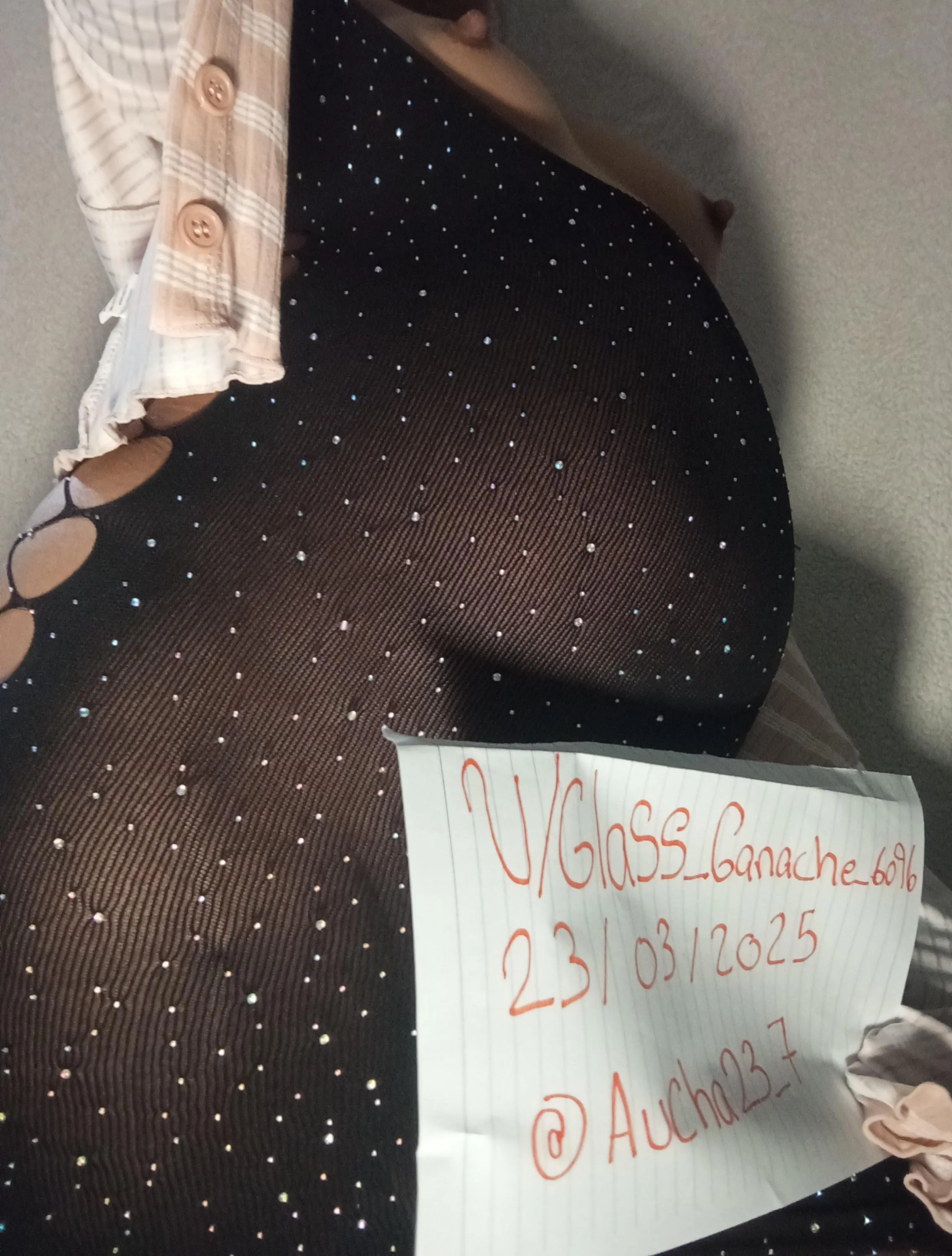 Pregnant available with 6 beautiful months of pregnancy