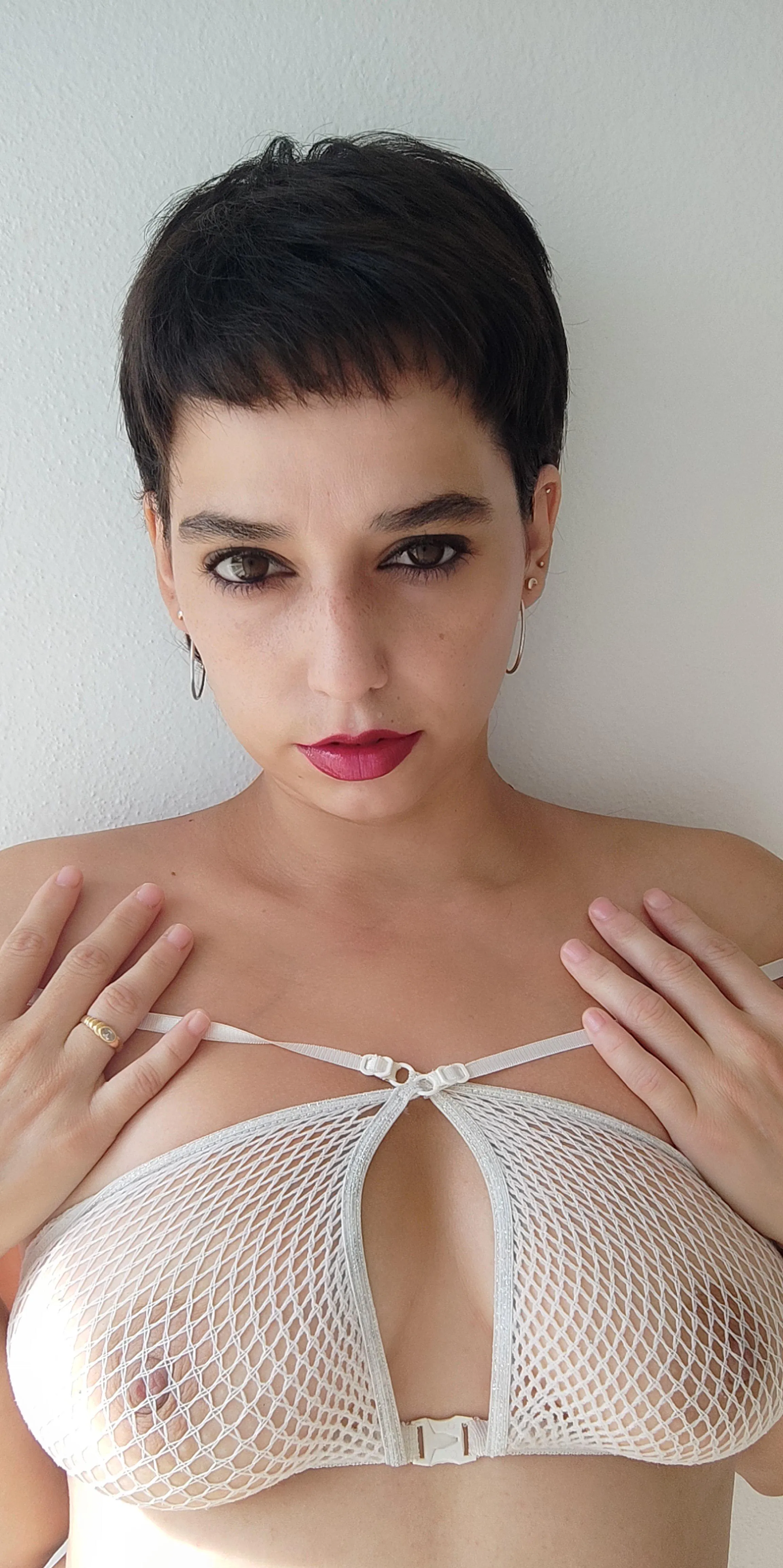 Proof that short hair is pure magic.