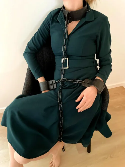 Selfbondage in dark shackles