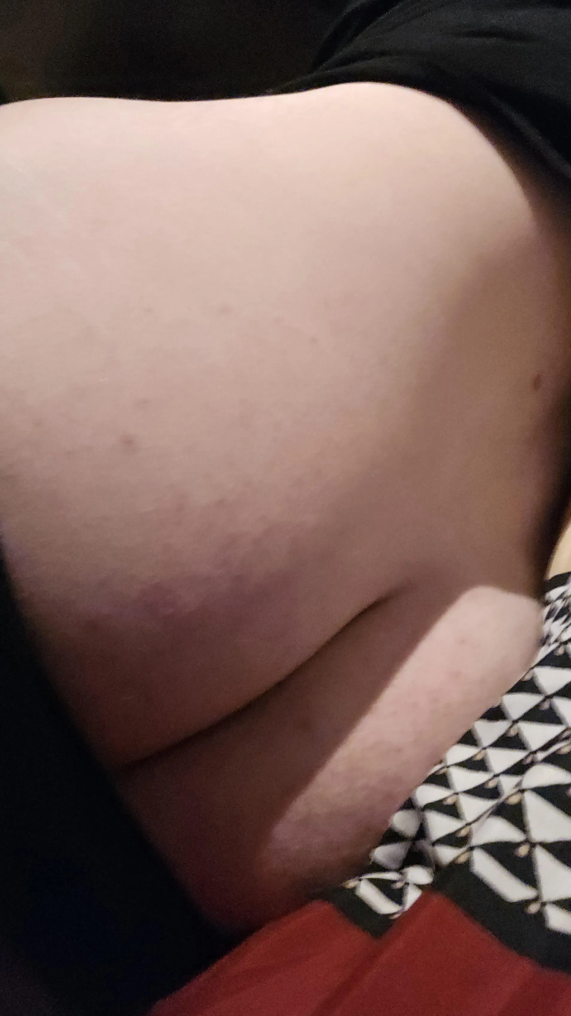 [showing off] do u like my booty :3