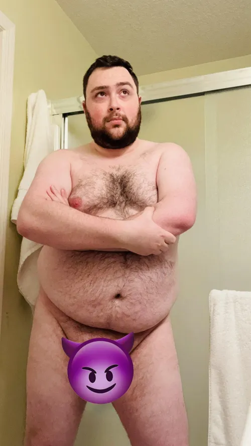 Soft eyes, hairy chest, and something naughty behind that 😈