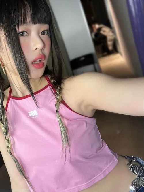 Viet armpit, Hanni Pham - NJZ