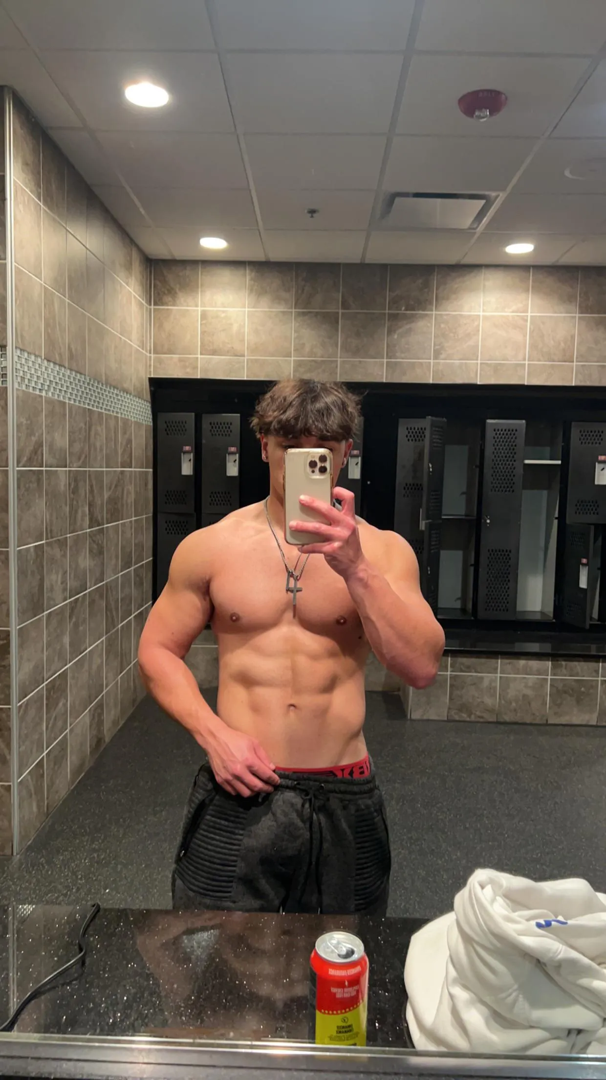 Want to start cutting to get shredded for summer. Want to lowerbf and get rid of love handles but keep mass