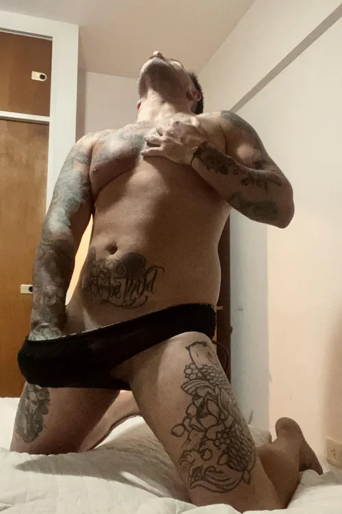 [37] I want someone to help me get rid of the heat, my cock is excessively hard