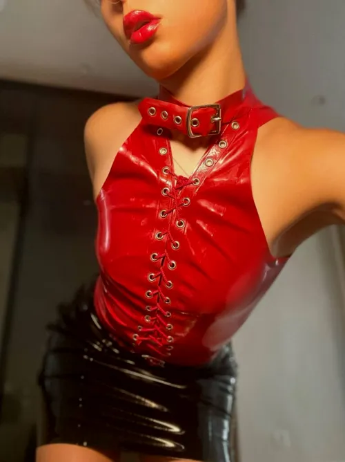 Dominant girls love latex