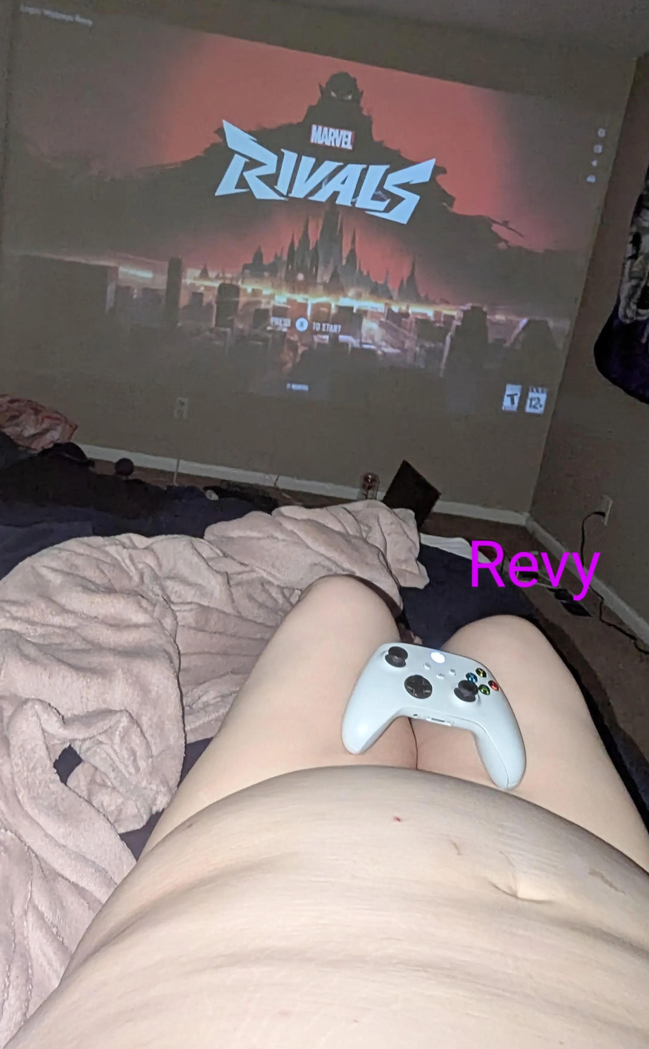 Eat me while I play the game 🥵