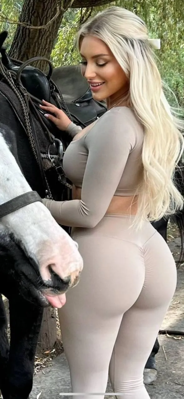Even The Horse 🐎 Knows 🤤🍑🤪👅👅
