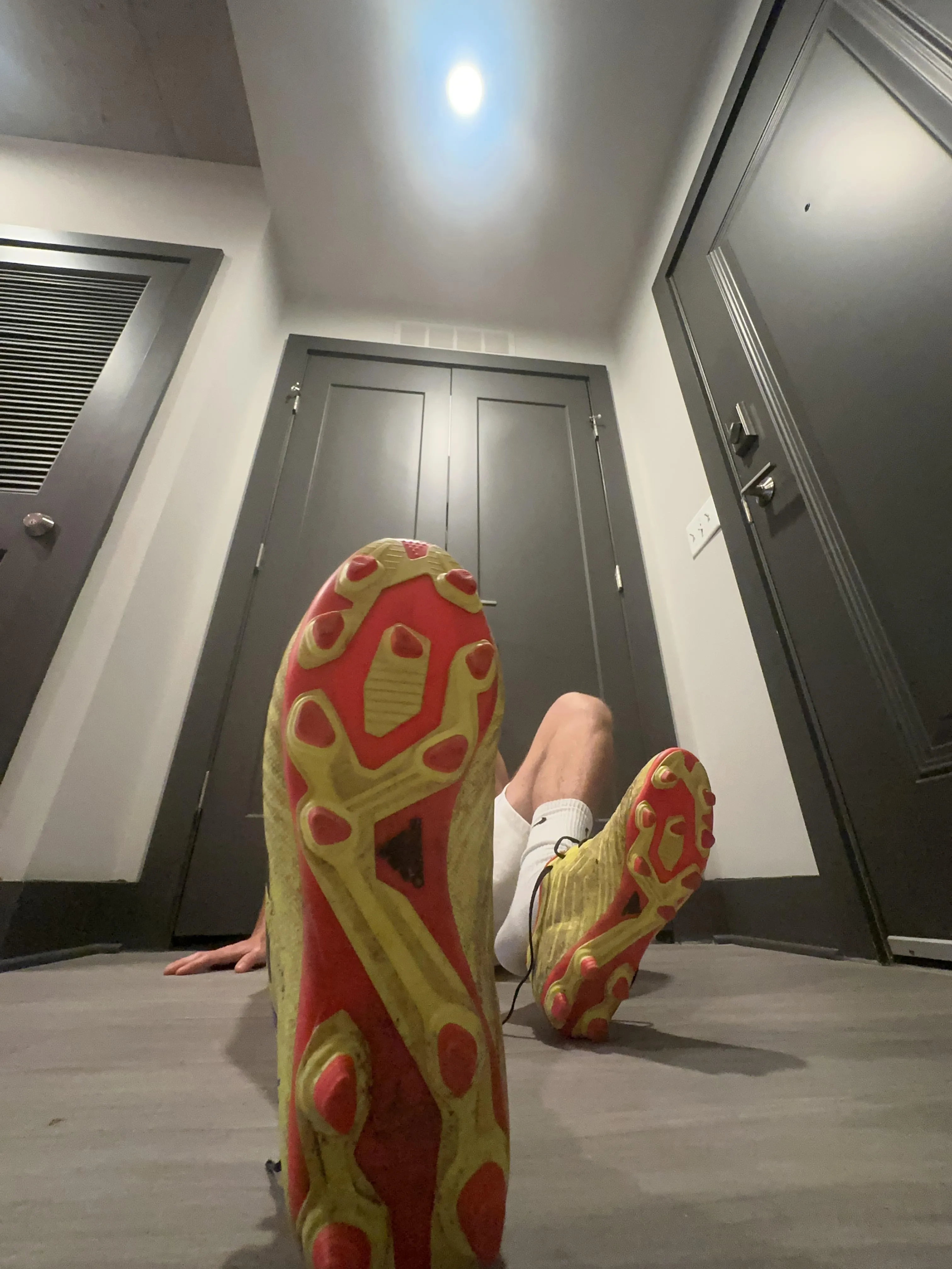 Go ahead. Zoom in on the dirt on my soles and keep dreaming you’re here to lick them clean. Hand over your hard earned $$$ while you’re at it . 🤑😵‍💫💵