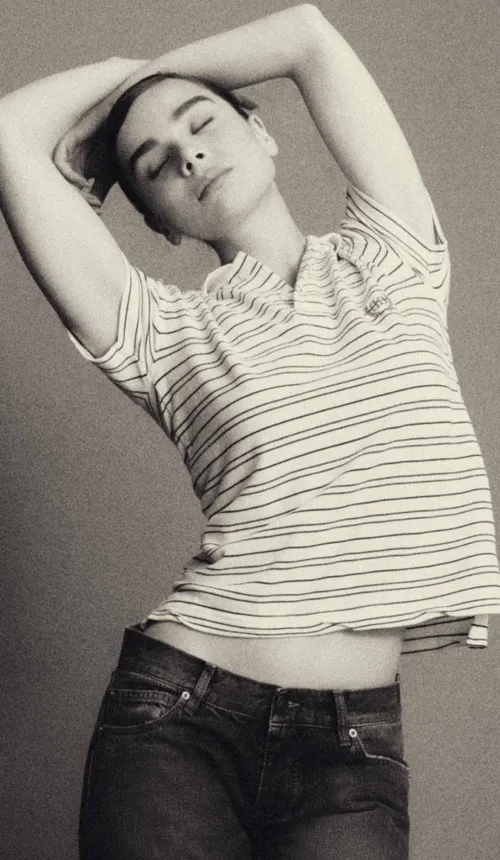 Hailee Steinfeld waist is so sexy