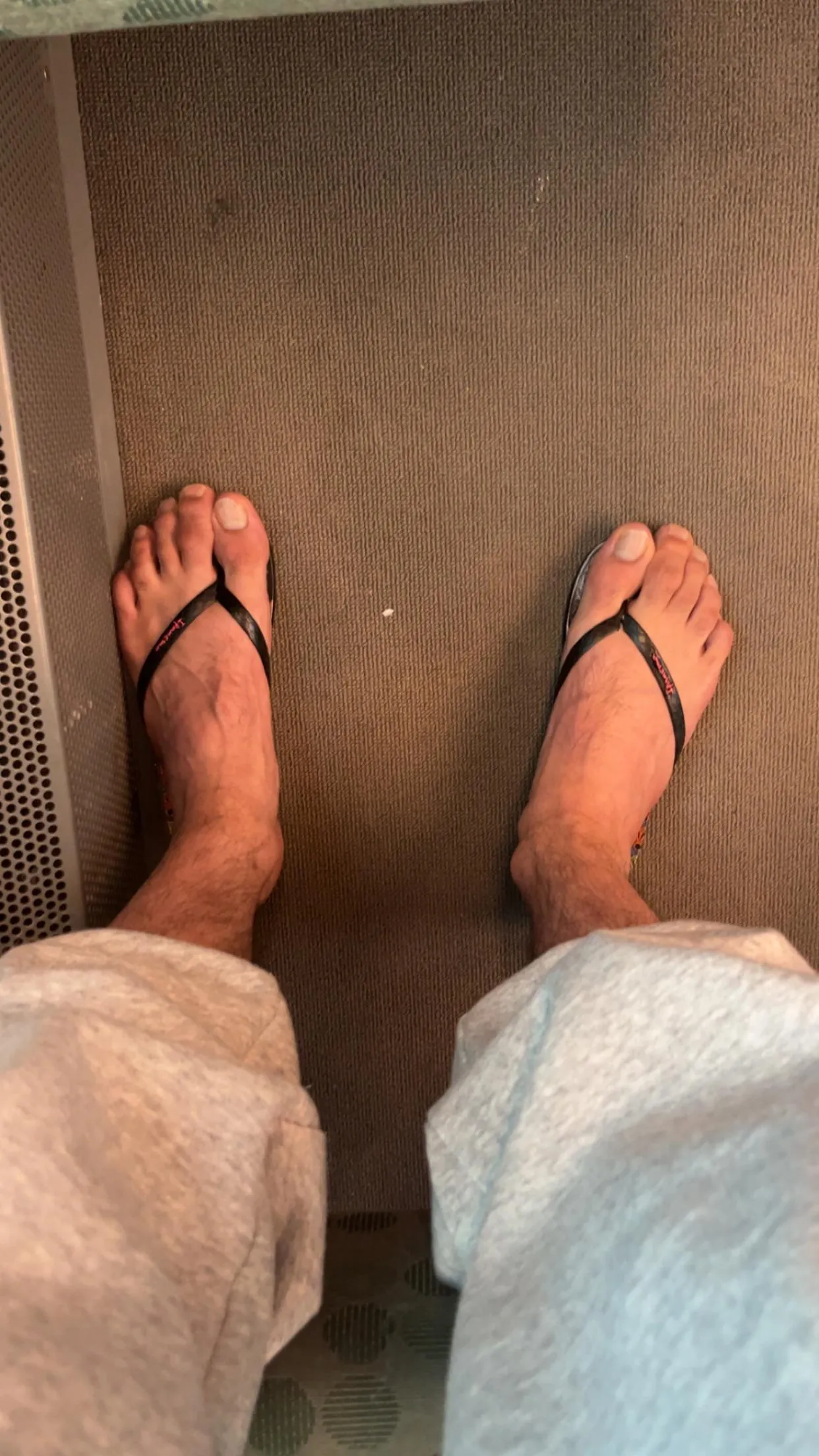 [Request] Wear your ryona flip flops and cropped sweatpants outfit in public