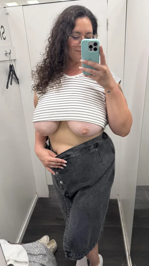 Should I buy the skirt? I already know that the top doesn’t fit me 🤭