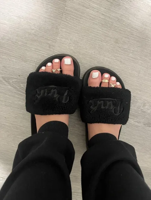 Who’s a fan of toe rings?