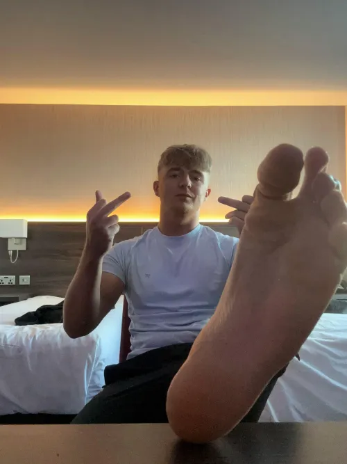 Your nothing but a weak ATM to me eager to please desperate to serve nothing but cash leaking loser 🤏🏽