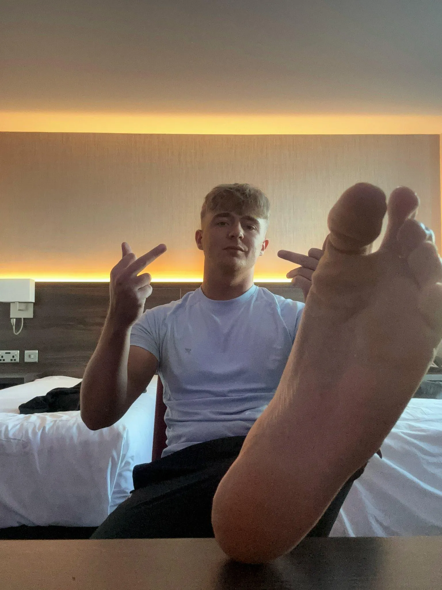 Your nothing but a weak ATM to me eager to please desperate to serve nothing but cash leaking loser 🤏🏽