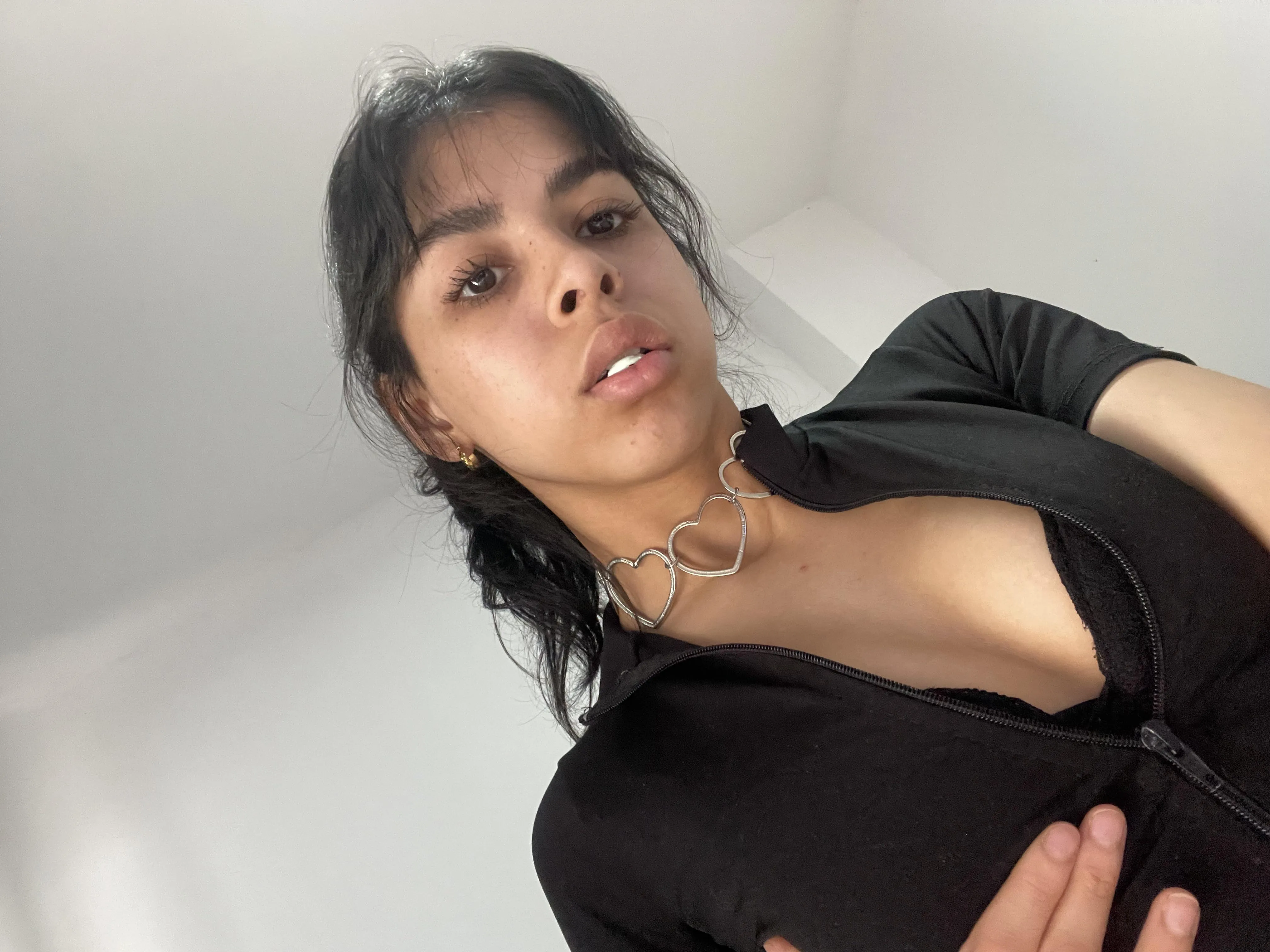 You’re a fucking cuckold hahaha you’re sorry! I can only think of tying you to a chair while they fuck me🥵😈