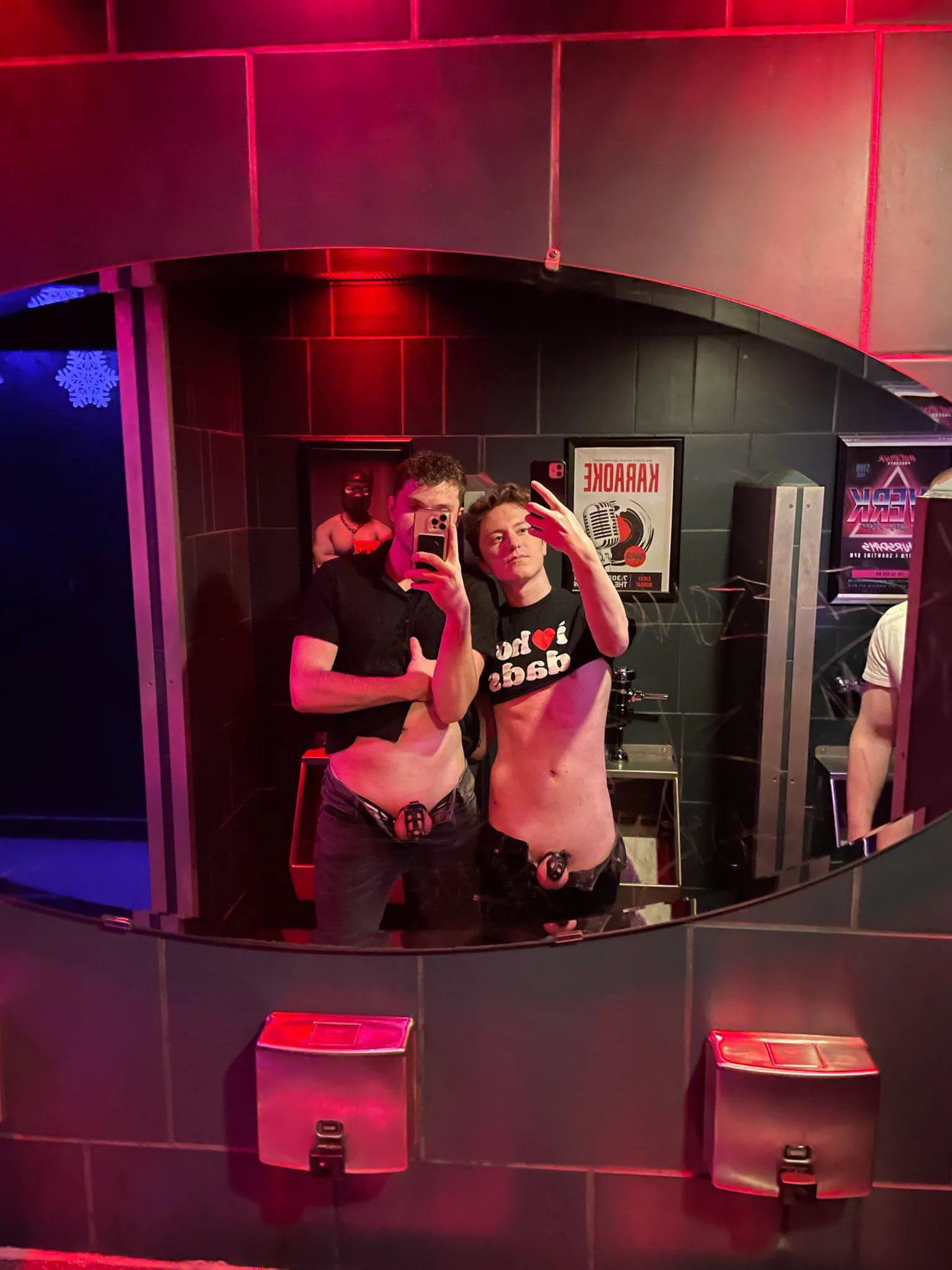 @AustinBradyXXX @LucaJaxxson Cage check with Big Bro