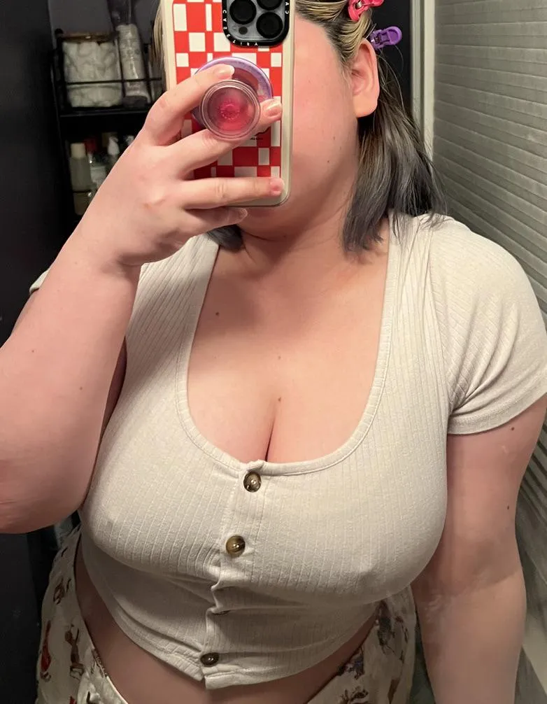 Curvy Asian [Selling] [feet] [ass] [tits] [premades] [self-worship] [nudes] [s