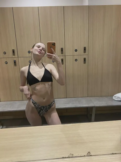 feels amazing wearing this black swimsuit