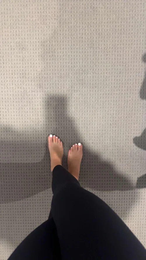 Horny for feet to beat your meat