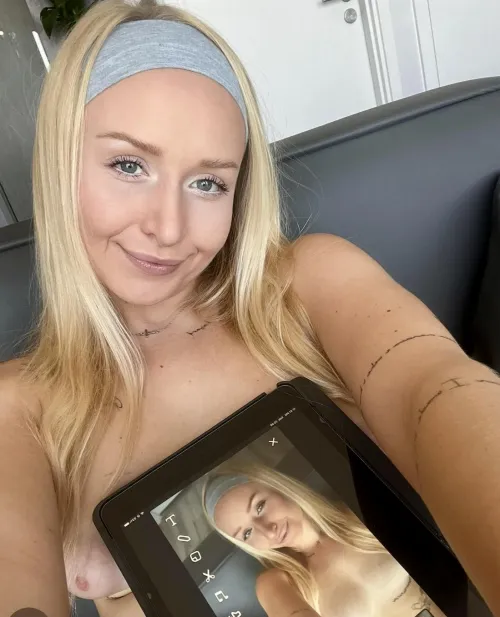 If one pic isn't enough, you have 2 for the price of 1