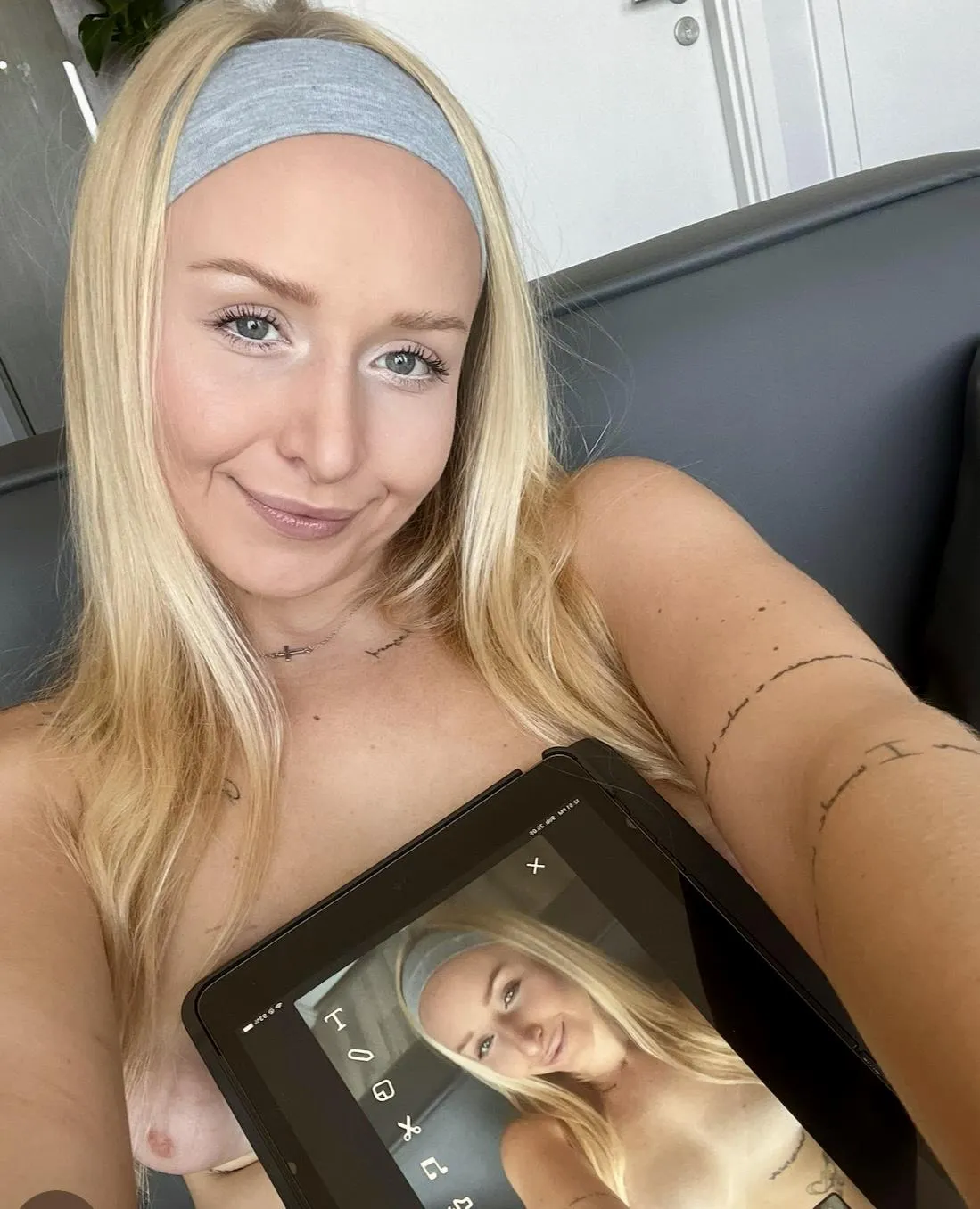 If one pic isn't enough, you have 2 for the price of 1