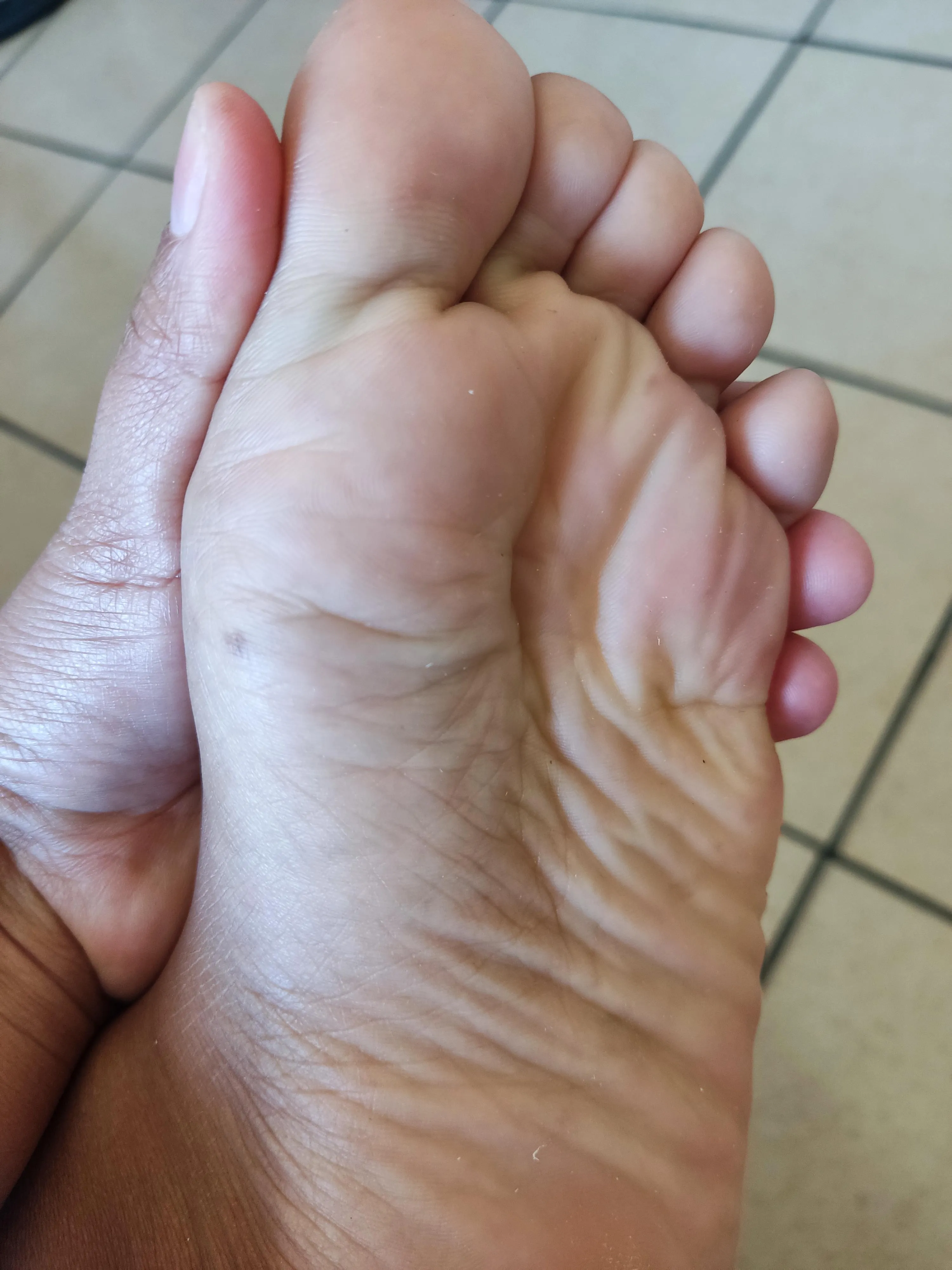 The details, the softness, every toe perfectly positioned... something only true connoisseurs can appreciate. 🦶💫