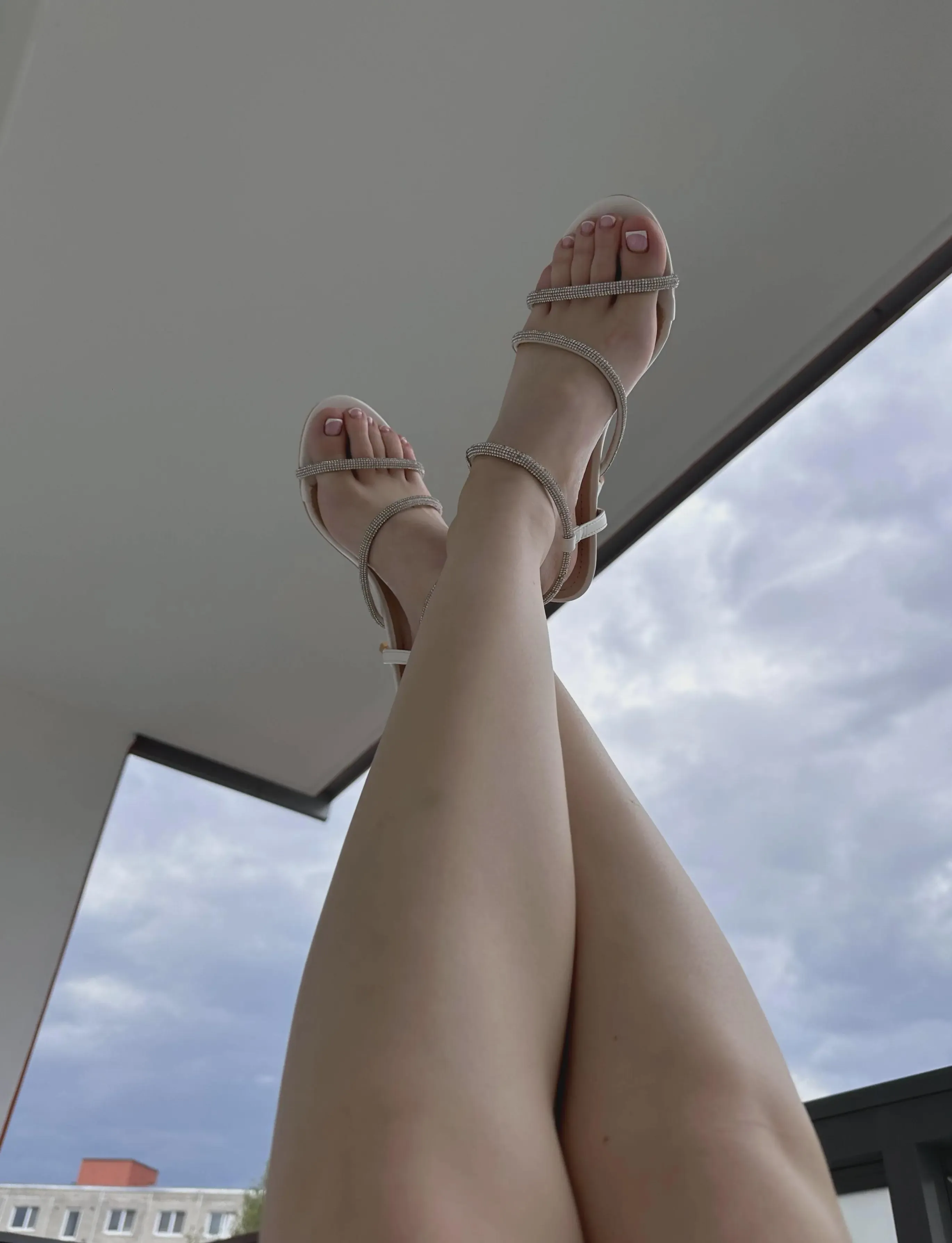 the heel looks best on a bare legs