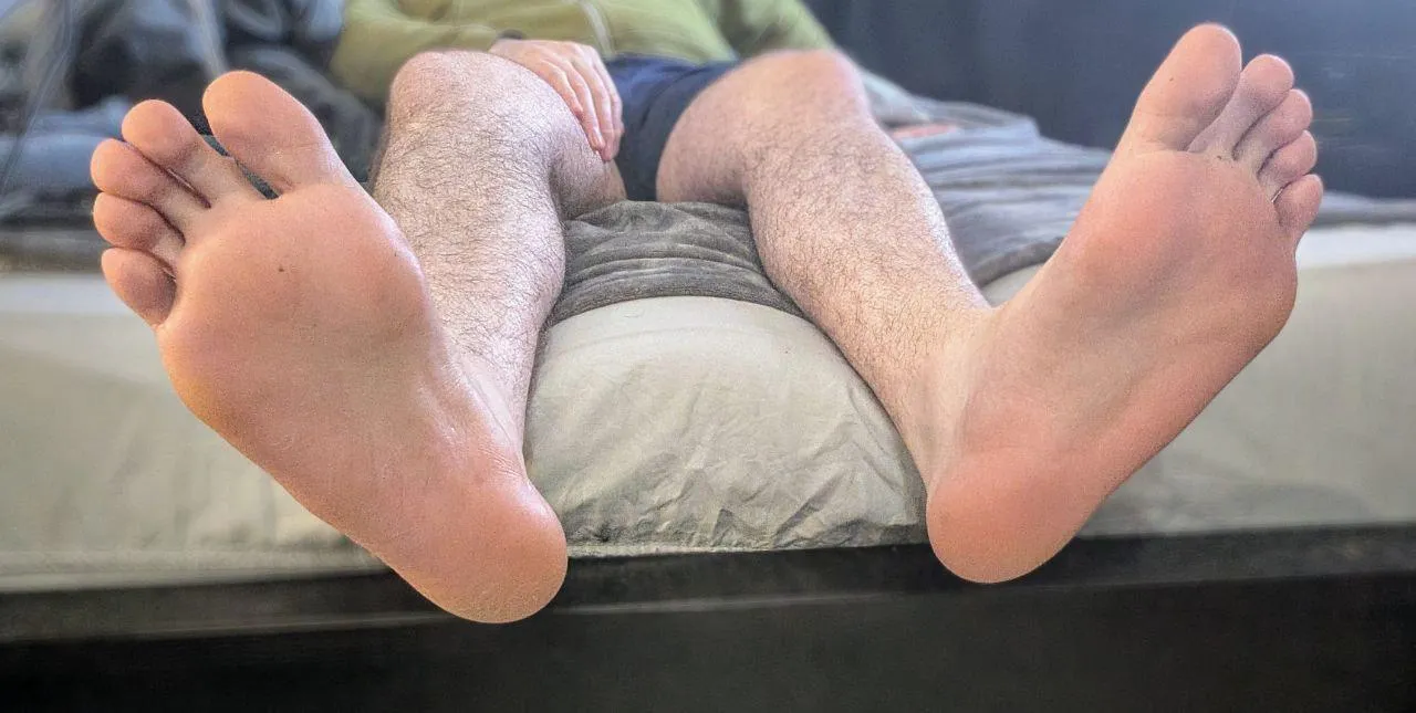 Who is signing up to give me a foot rub?