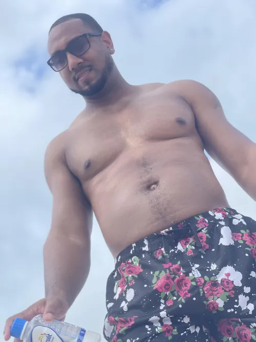 32 [M4F] Straight male downtown St. Paul. Ready for some weekend fun. Huge BBC  🍆 on the loose.