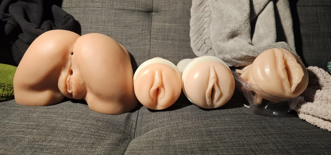 I'm torn, which one should I fuck y'all?