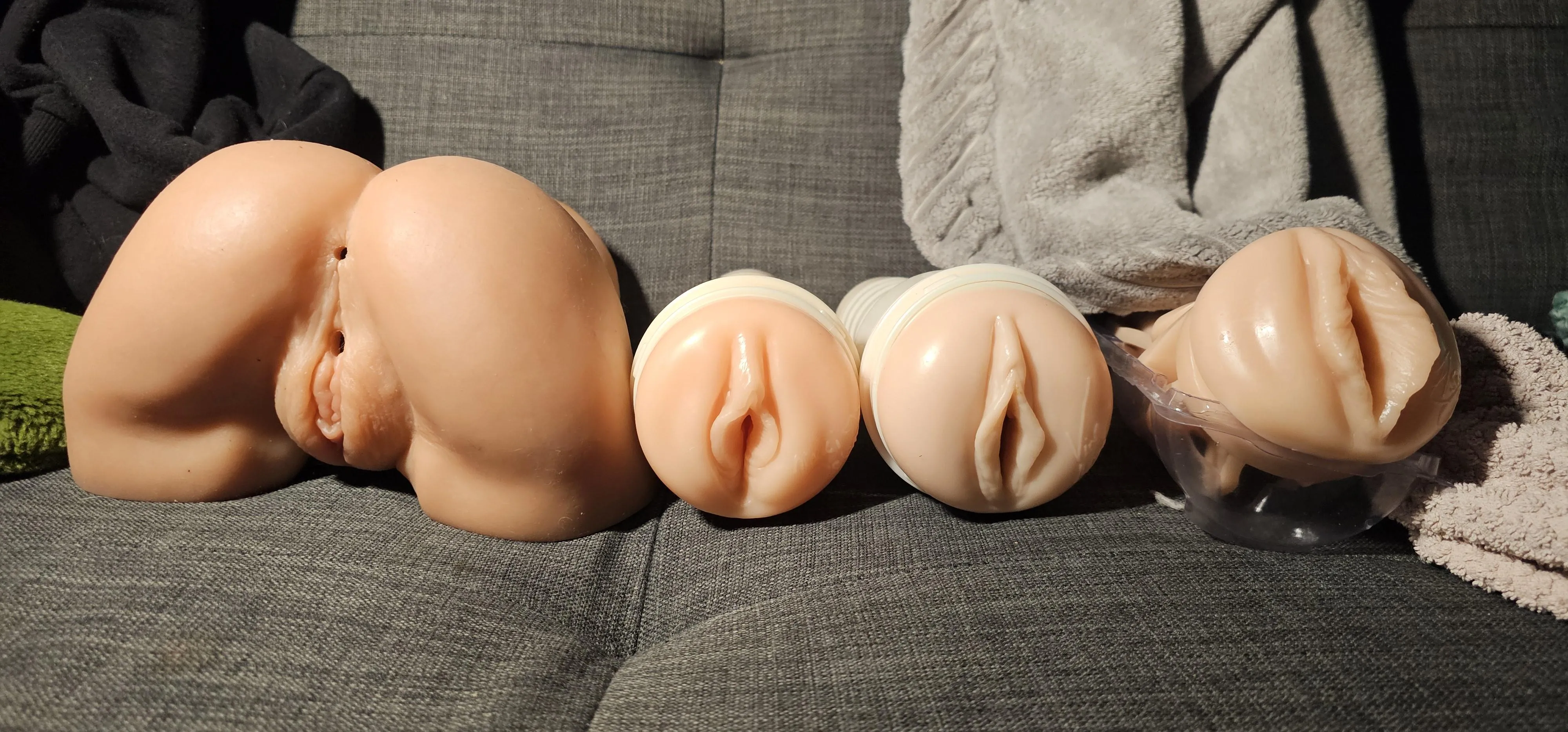 I'm torn, which one should I fuck y'all?