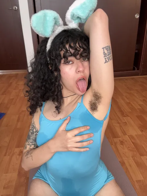 need someone who lick my armpits after a sweaty yoga session.. any volunteers? [hs]