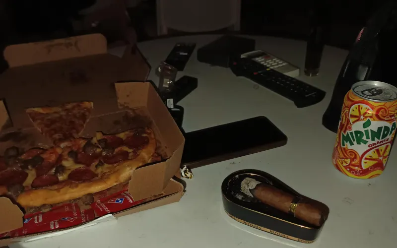 Plasencia with Tropicana twister orange and sum pizza