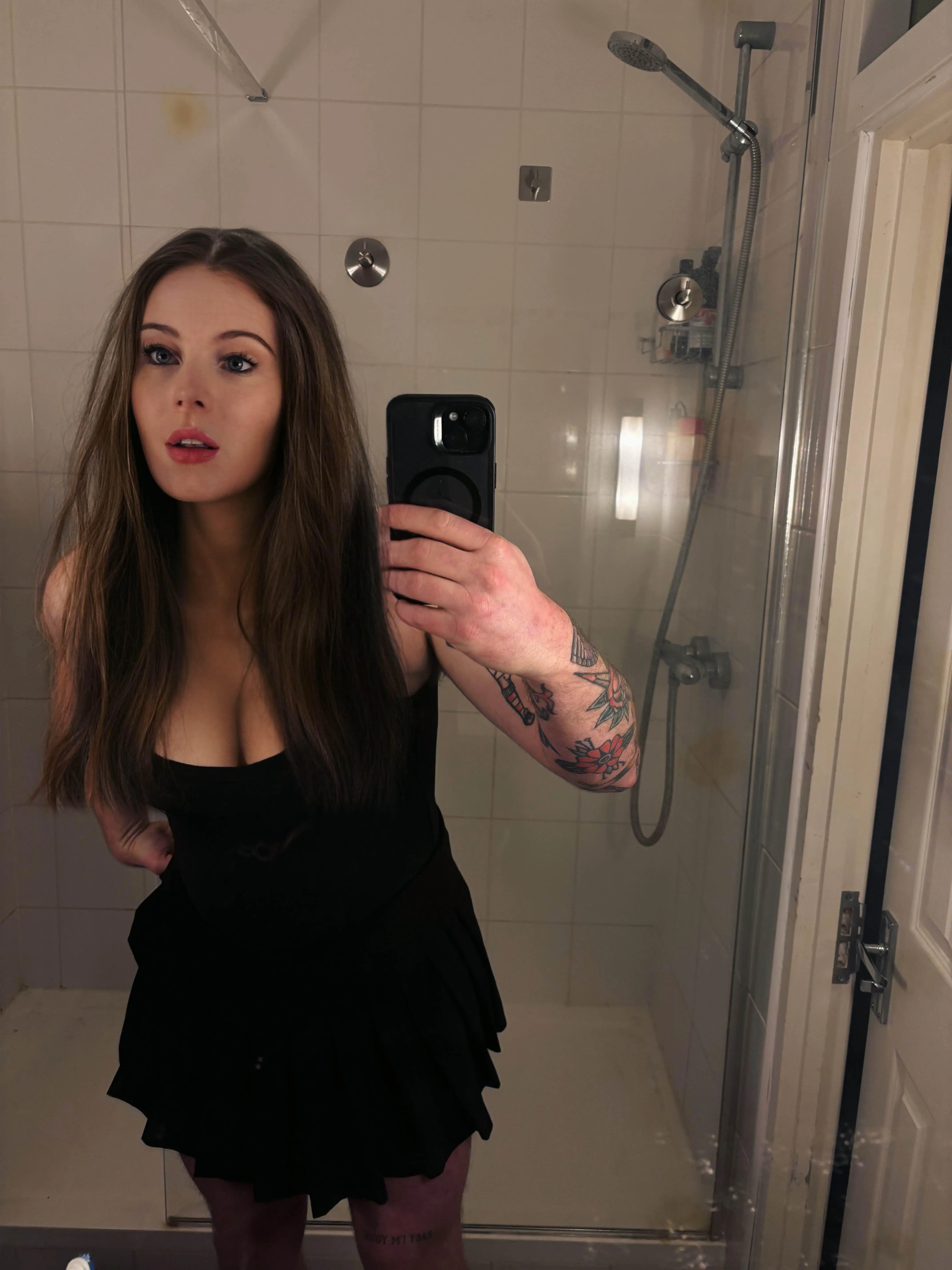 Who wants to be my first date as a femboy? 🤭