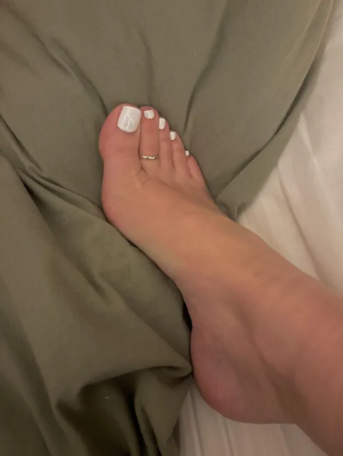 Who’s happy I have white toes again? 🤍