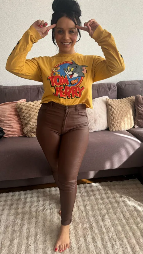 Bad doll, fat booty—your hands look lonely down there