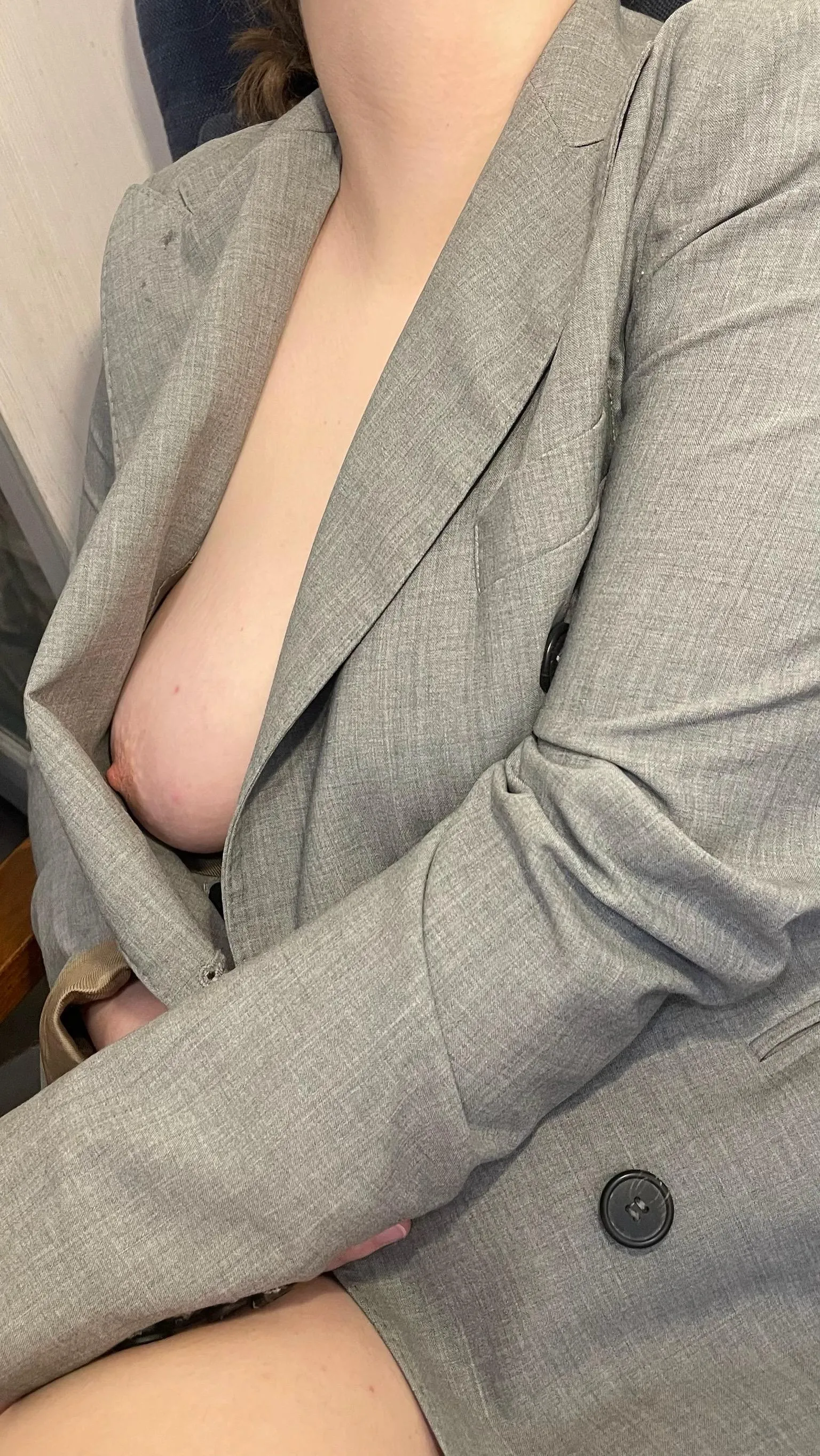 How long would you keep staring without looking away?