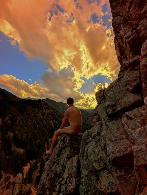 Hump day sunset on the rocks