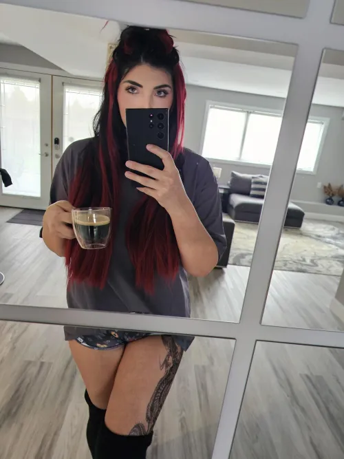 mommy need company… who’s around?